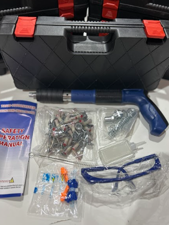OFERTA Pistola de clavos con accesorios